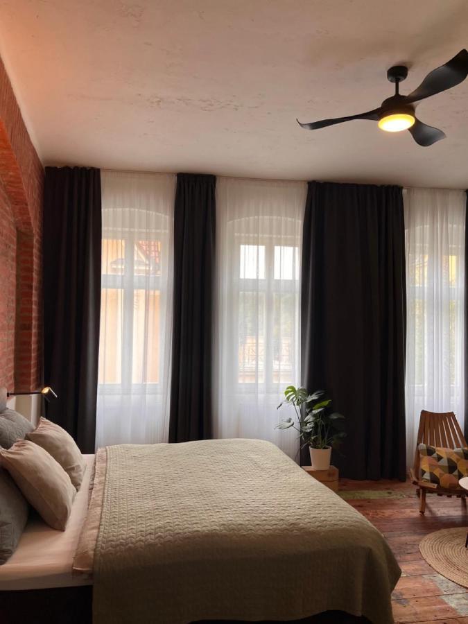 Four Rooms Carlsbad Authentic Κάρλοβι Βάρι Εξωτερικό φωτογραφία