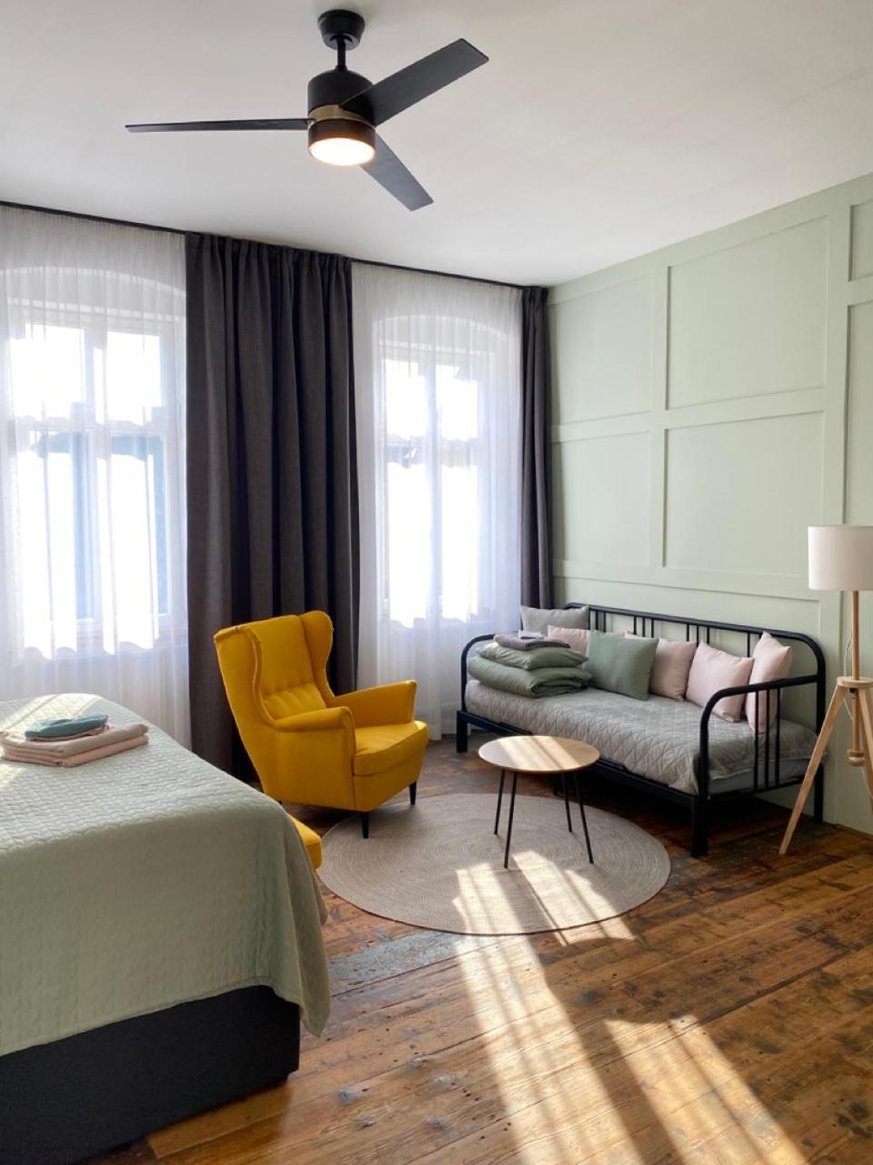 Four Rooms Carlsbad Authentic Κάρλοβι Βάρι Εξωτερικό φωτογραφία